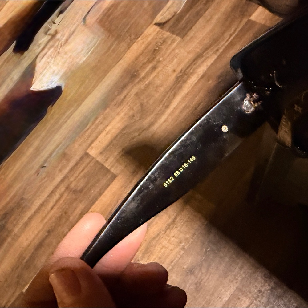 Louis Vuitton Black and Gold Eyewear - Picture 2 of 3